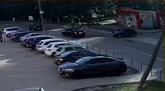 У Львові водій на пішохідному переході збив двох дітей (відео)