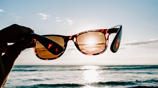 Сонцезахисні окуляри: як правильно обрати, щоб не нашкодити своєму здоров'ю (відео)