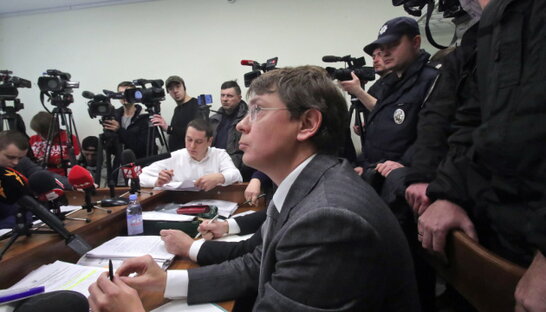 Підозрюваний у розкраданні екснардеп Крючков прийшов п'яним на засідання суду (відео)