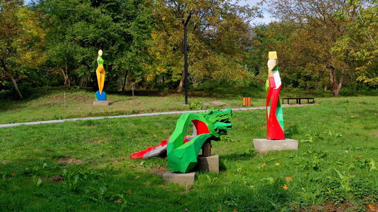 Скульптури заввишки 5 метрів: у Львові влаштовують унікальний простір для відпочинку (відео)