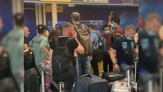 "МАУ" потрапила у скандал: літак авіакомпанії Коломойського забув у Борисполі 50 своїх пасажирів