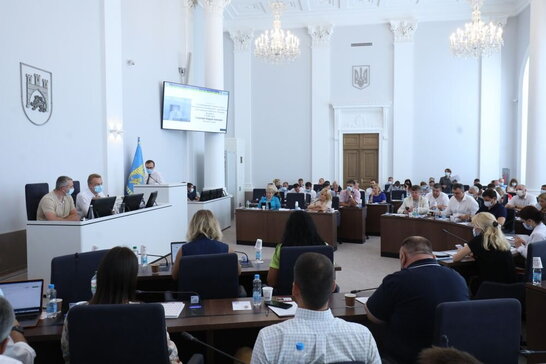 Лінива сесія міської ради: до обіду депутатам Львова вдалося опрацювати тільки 10 питань (відео)