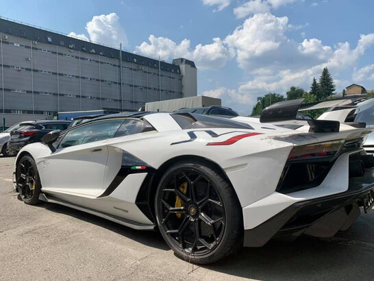 У Києві митники затримали елітну "євробляху" - Lamborghini Aventador за 600 тисяч євро (фото)