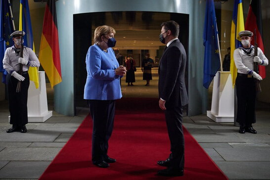 Перемовини між Меркель та Зеленським у Берліні тривали 4 години