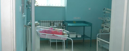 До воріт пологового у Львові підкинули новонароджену дівчинку (відео)