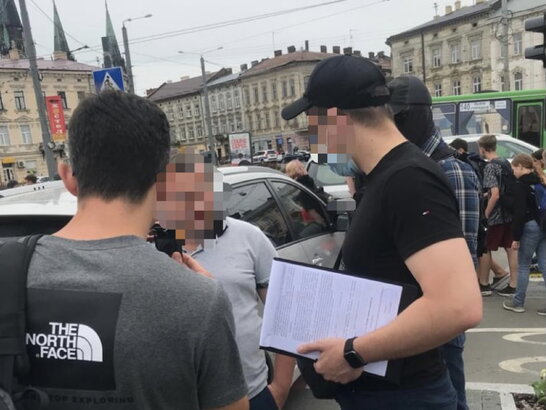 Львівського прокурора викрили на одержанні хабаря від поліцейського (відео)
