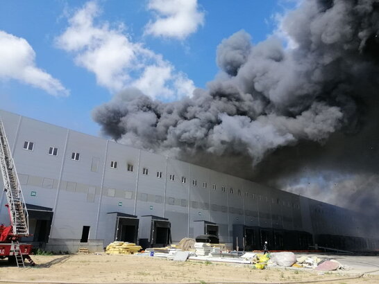 На Одещині на складах АТБ сталася масштабна пожежа (відео)