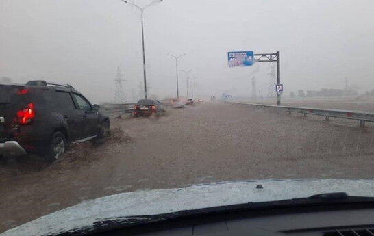 В окупованому Криму затопило трасу, яка веде до Кримського мосту (відео)