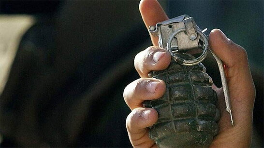 На Донеччині чоловік погрожував підірвати себе гранатою: поліцейські роззброїли зловмисника