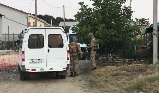 Обшуки в окупованому Криму: російські силовики затримали п’ять кримських татар (фото)