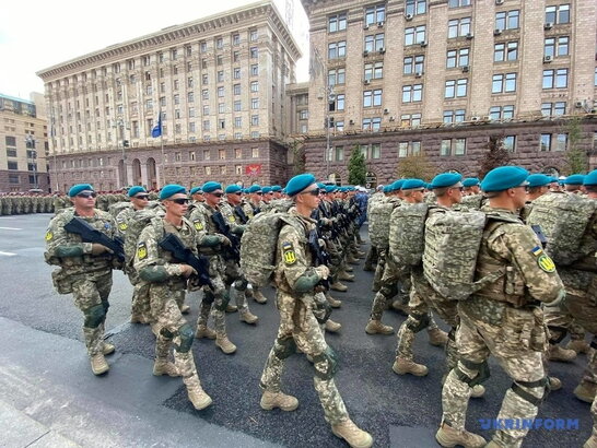 У Києві пройшла репетиція параду до Дня Незалежності: військові проспівали пісню про Путіна (відео)