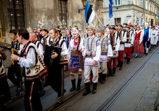 Фестиваль фольклору "Етновир": обрядові танці, автентичні костюми та музичні інструменти (відео)