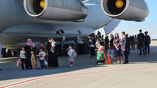 В Україні приземлилися літаки з евакуйованими із Афганістану (відео)