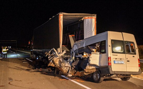 В Угорщині мікроавтобус зіткнувся з вантажівкою: серед постраждалих є українці (фото)