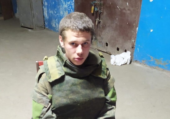 Російський бойовик здався у полон військовим ЗСУ: СБУ опублікувала відео допиту