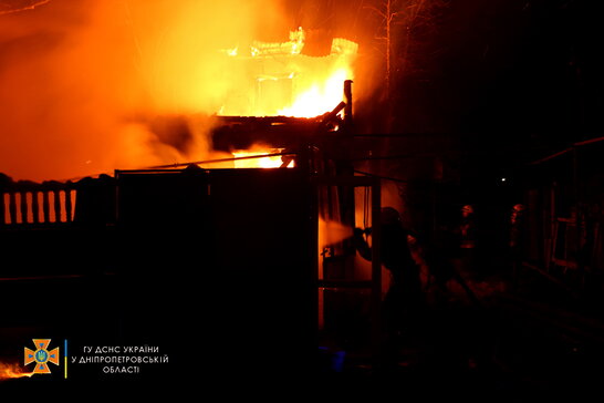 Пожежа у дачному будинку на Дніпропетровщині: є постраждалі (фото, відео)