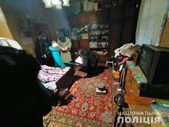 Правоохоронці Харкова забрали дитину від рідної мати (фото)