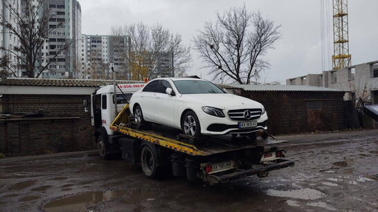 Вперше в Україні: у водія конфіскували авто за невиплату штрафів (фото)