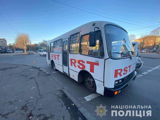 Маршрутка збила жінку на пішохідному переході у Рівному