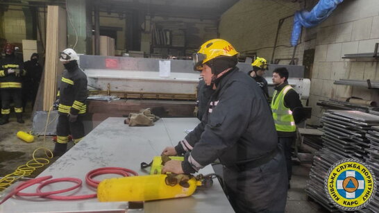 Трагедія на київському заводі: двоє працівників загинули на місці (фото)