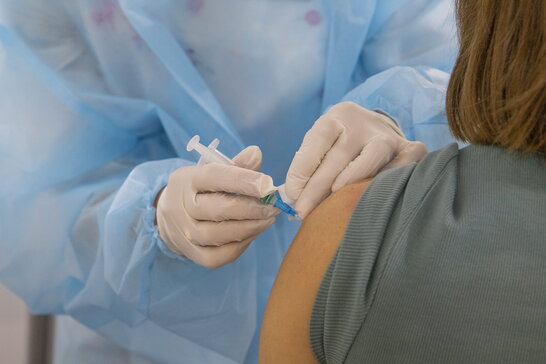200 медиків з фальшивими сертифікатами скористалися анонімною вакцинацією на Закарпатті