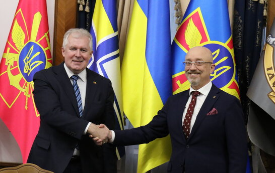 "Боротьба України – це також наша боротьба": міністр оборони Литви привіз військову допомогу для ЗСУ