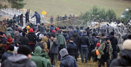 Знову неспокійно: мігранти намагалися прорватися з Білорусі у Польщу, є затримані