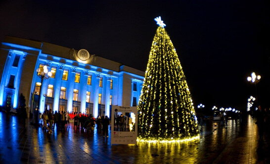 У Києві відбулося святкове відкриття Парламентської ялинки (фото)