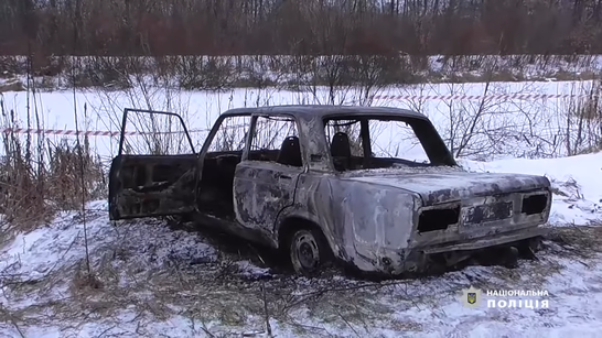 На Сумщині невідомий підпалив авто, у якому була людина (відео)