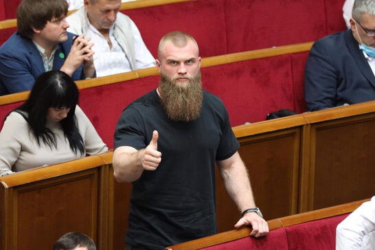 "Наче фільм про гангстерів. Майте совість": нардеп Артем Дмитрук зірвав земельну комісію у супроводі поліції (відео)