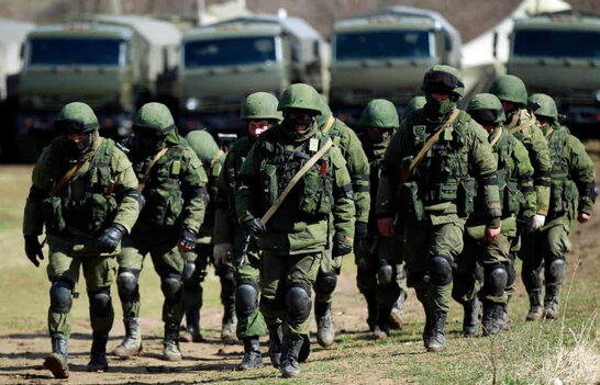 "Це смішно": Росія відводить війська з окупованого Криму на пункт базування, який розташований біля кордонів з Україною (карта)