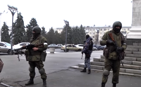 Військова комендатура забирає чоловіків з вулиць Луганська (відео)