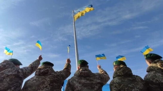 "Росія може завдати удару одночасно за декількома напрямками: з північного сходу, Донбасу та Криму", — the Guardian