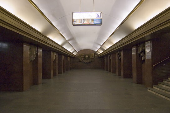 Укриття в метро: у Києві чотири станції червоної гілки метро, де не курсують поїзди, відчинені як укриття