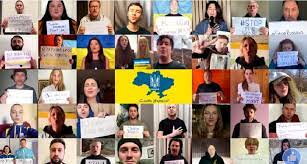 Українські зірки з плакатами заспівали гімн на підтримку нашого народу (відео)