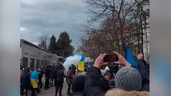 Російські окупанти відкрили вогонь по мирних жителях у Новій Каховці (відео)