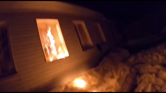 У Росії чоловік підпалив військкомат, щоб уникнути призову на війну в Україну (відео)