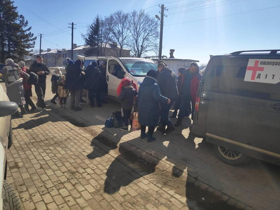 "Голоду не буде!": на Луганщині розвантажили 200 тонн гуманітарної допомоги
