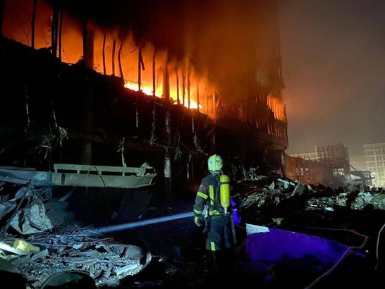 Жахливі руйнування та щонайменше 8 загиблих: наслідки вибуху в ТРЦ Києва (відео)