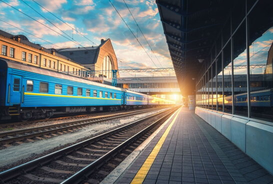 "Укрзалізниця" повертає платний проїзд рейсами з заходу на схід і за кордон, евакуаційні поїзди залишаться безкоштовними