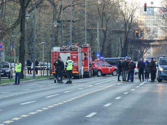 У Бухаресті автомобіль цілеспрямовано врізався у паркан посольства росії: водій загинув (фото)