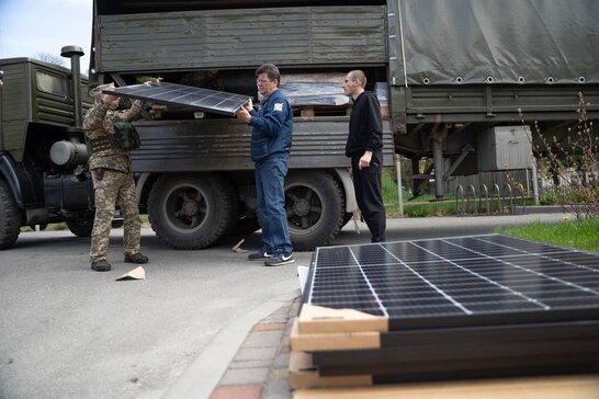 Ілон Маск передав Україні сонячні панелі та системи збереження енергії Tesla Powerwall