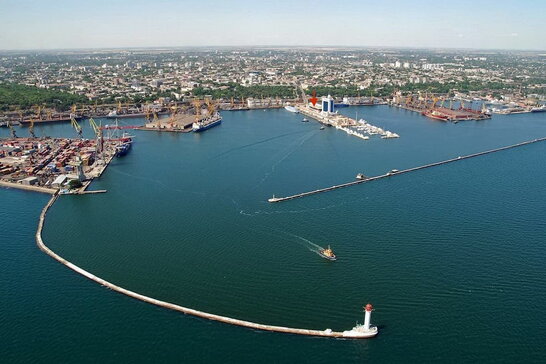 Тисячі елеваторних потужностей: Україна готує план "Б" у разі неможливості деблокади морських портів