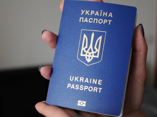 Протягом двох років: тепер український паспорт можна отримати за кордоном