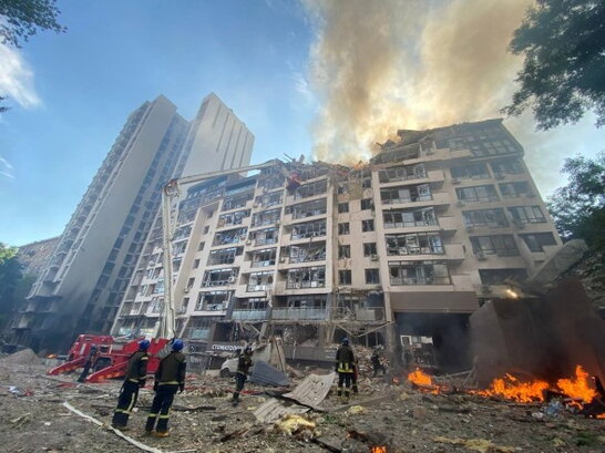 Вибухи у Києві: у двох будинках відбувається порятунок і евакуація мешканців - Кличко