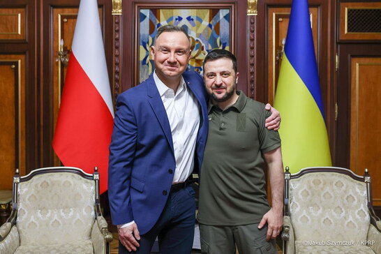 Гарантії для поляків в Україні: Зеленський підписав закон
