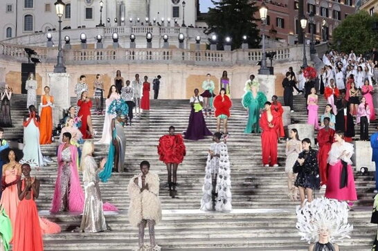Модний скандал: Dior вимагає від Valentiono 100 тисяч євро