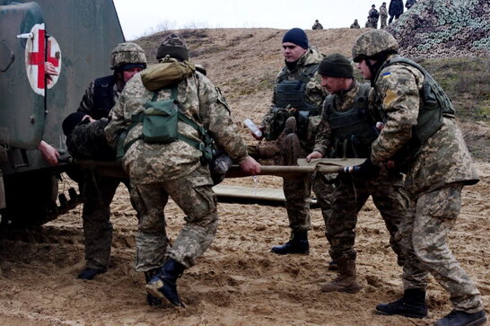 "Захищають фактично усю Європу": до Польщі вивезли 32 поранених українських військових
