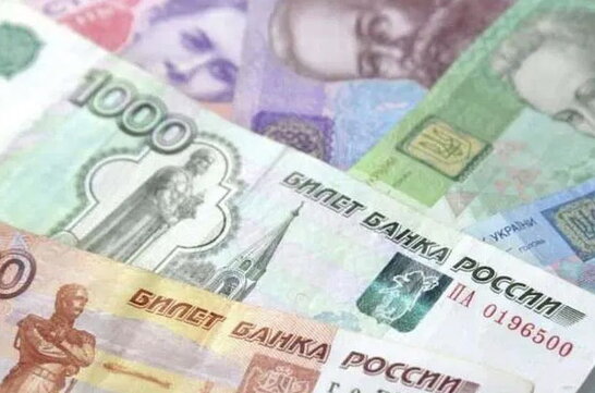 Обіцяють виплати в рублях і гривнях: чиновників РФ заохочують працювати в Україні