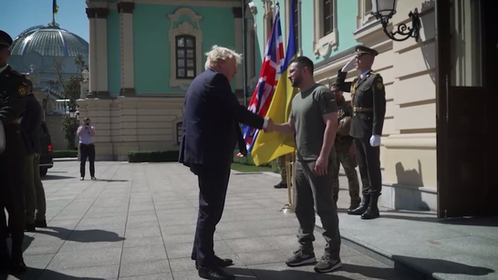 Вітання з Британії: Борис Джонсон приїхав до Києва і оголосив про нову допомогу на £54 млн (відео)